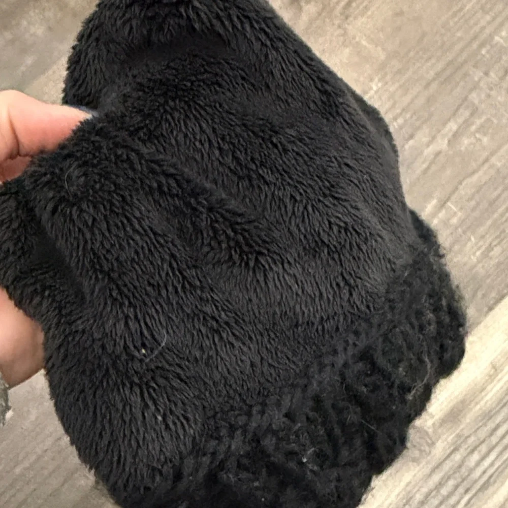 North Face Black Cable Knit Fleece Lined Beanie